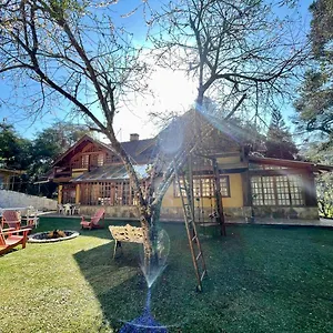 Quarto em Acomodações Particulares Suítes Monte Belo, Campos do Jordão